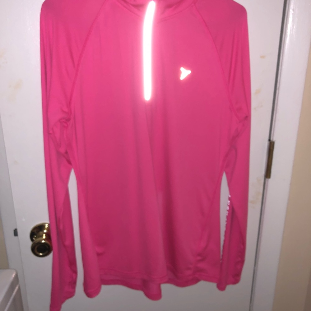 Long sleeve OLD NAVY ACTIVE shirt.